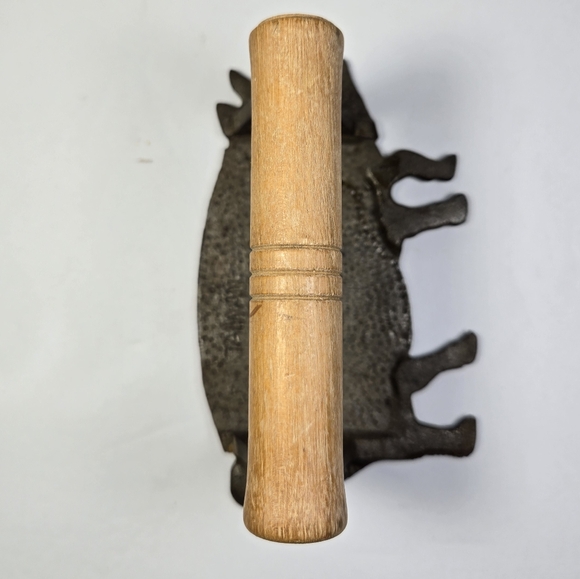 Vintage Cast Iron Bacon Press Pig Shaped Wooden Handle - Picture 5 of 7